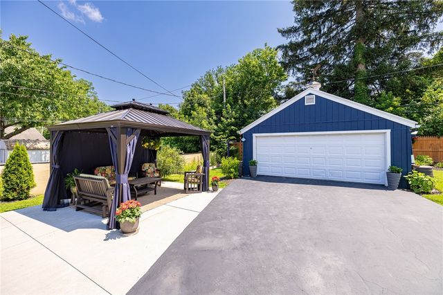 312 Cascade Place, Irondequoit, NY 14609