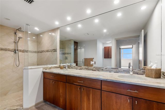 1800 BENJAMIN FRANKLIN DRIVE B809, Sarasota, FL 34236