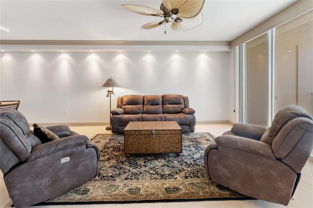 1800 BENJAMIN FRANKLIN DRIVE B809, Sarasota, FL 34236