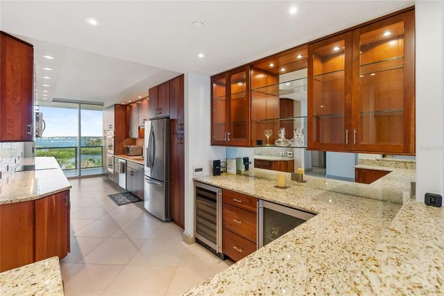 1800 BENJAMIN FRANKLIN DRIVE B809, Sarasota, FL 34236