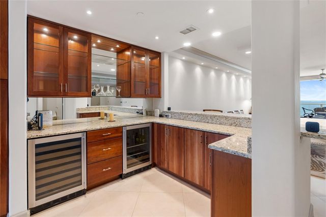 1800 BENJAMIN FRANKLIN DRIVE B809, Sarasota, FL 34236