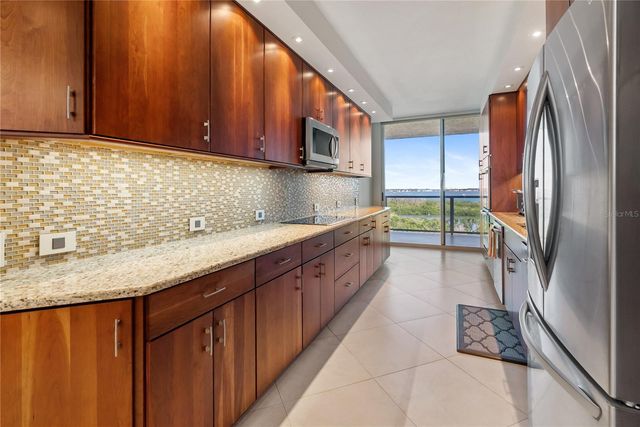 1800 BENJAMIN FRANKLIN DRIVE B809, Sarasota, FL 34236