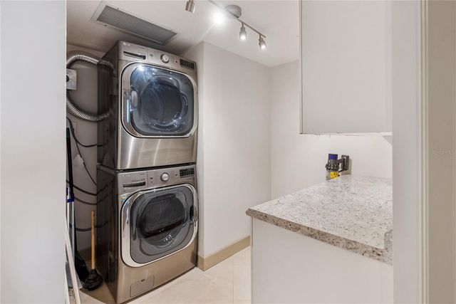 1800 BENJAMIN FRANKLIN DRIVE B809, Sarasota, FL 34236