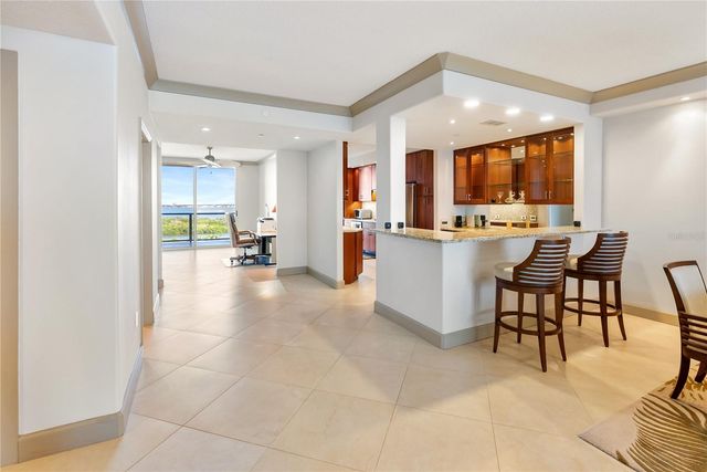 1800 BENJAMIN FRANKLIN DRIVE B809, Sarasota, FL 34236