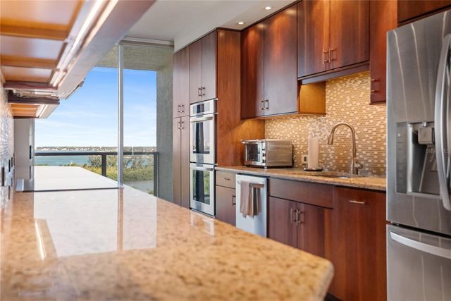 1800 BENJAMIN FRANKLIN DRIVE B809, Sarasota, FL 34236