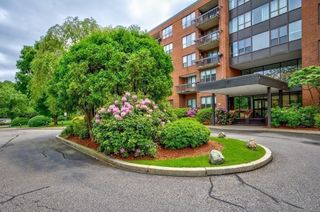 210 Nahanton St 422, Newton, MA 02459