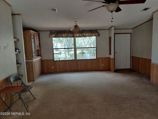 106 BREEZEWOOD Circle, San Mateo, FL 32187