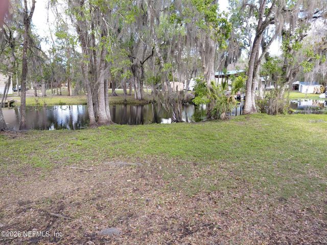 106 BREEZEWOOD Circle, San Mateo, FL 32187