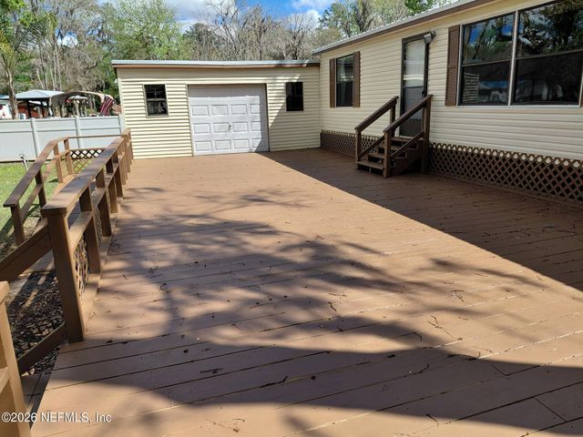 106 BREEZEWOOD Circle, San Mateo, FL 32187