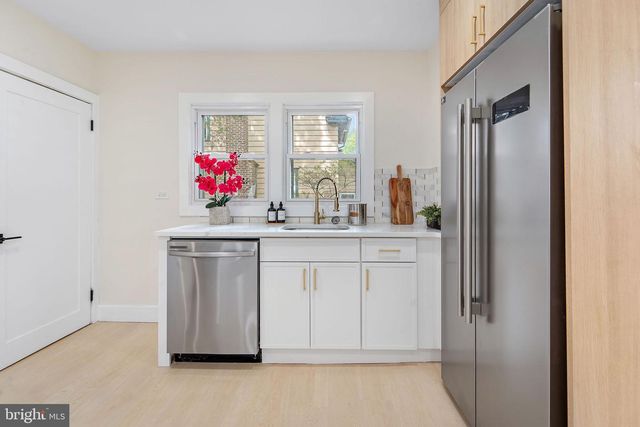 4 E HADDON AVE, Oaklyn, NJ 08107