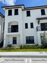 15560 SW 136th St 207, Miami, FL 33196