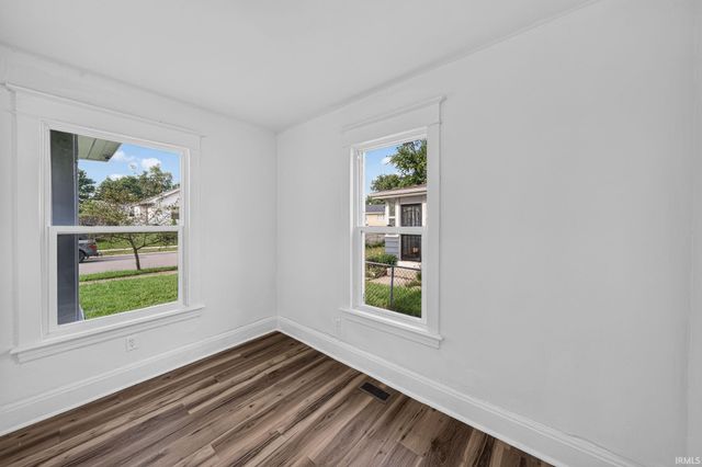 1335 E Dayton Street, South Bend, IN 46613
