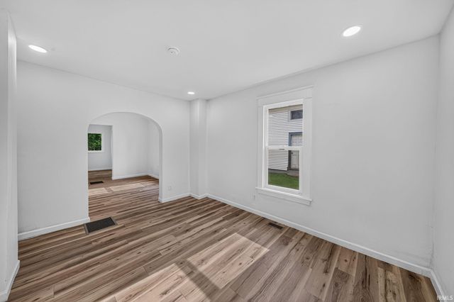 1335 E Dayton Street, South Bend, IN 46613