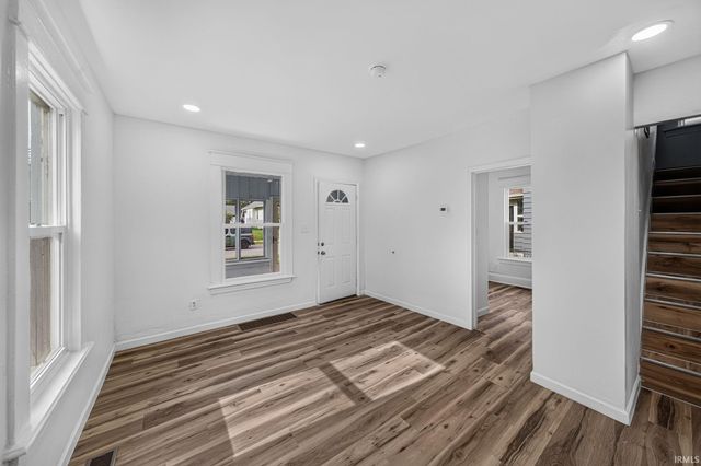 1335 E Dayton Street, South Bend, IN 46613