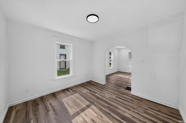 1335 E Dayton Street, South Bend, IN 46613