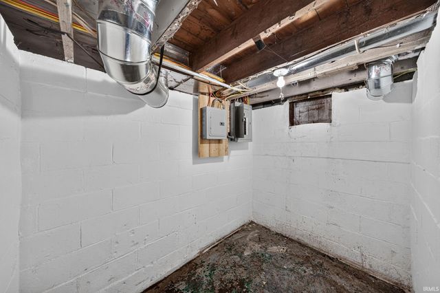1335 E Dayton Street, South Bend, IN 46613