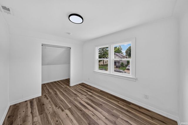 1335 E Dayton Street, South Bend, IN 46613