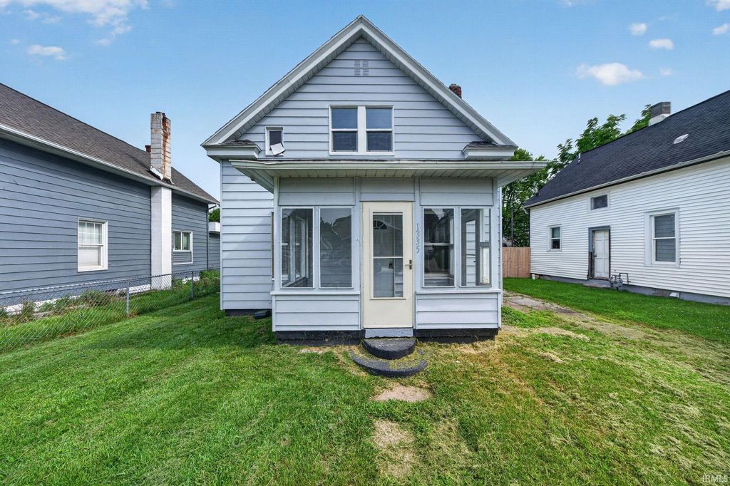 1335 E Dayton Street, South Bend, IN 46613
