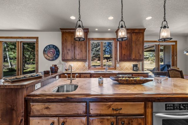 61548 Tam McArthur Loop, Bend, OR 97702