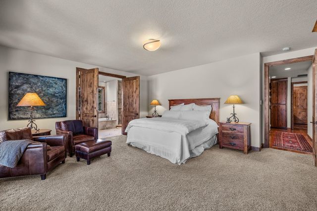 61548 Tam McArthur Loop, Bend, OR 97702