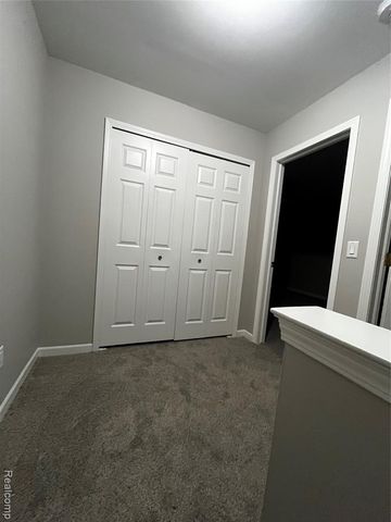 25899 New Forest Court Court, Chesterfield, MI 48051