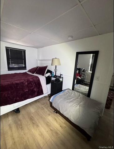 25 Auburn Avenue 1, Bay Shore, NY 11706