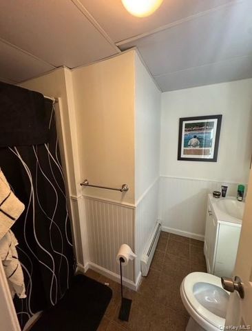 25 Auburn Avenue 1, Bay Shore, NY 11706