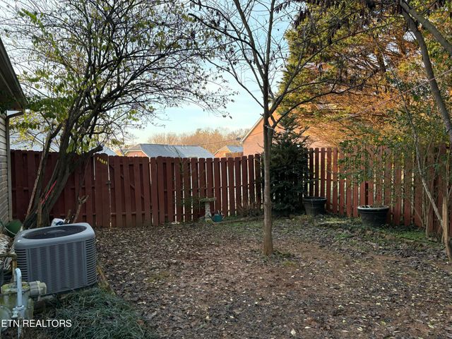 2733 Knob Creek Lane, Knoxville, TN 37912