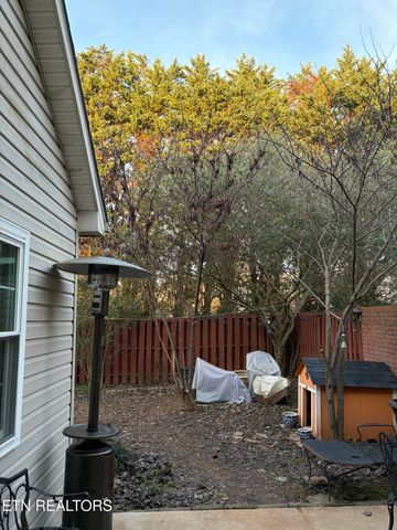 2733 Knob Creek Lane, Knoxville, TN 37912