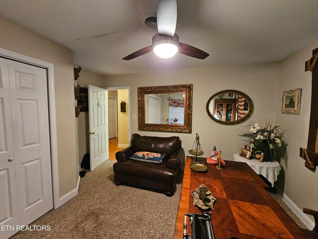 2733 Knob Creek Lane, Knoxville, TN 37912