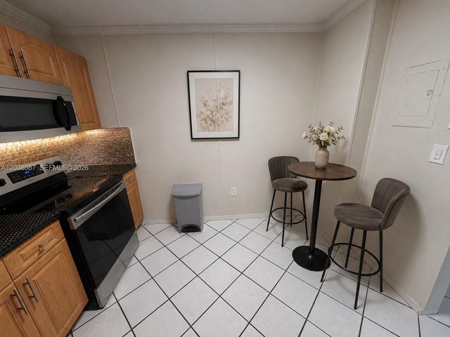 2780 NE 183rd St 810, Aventura, FL 33160