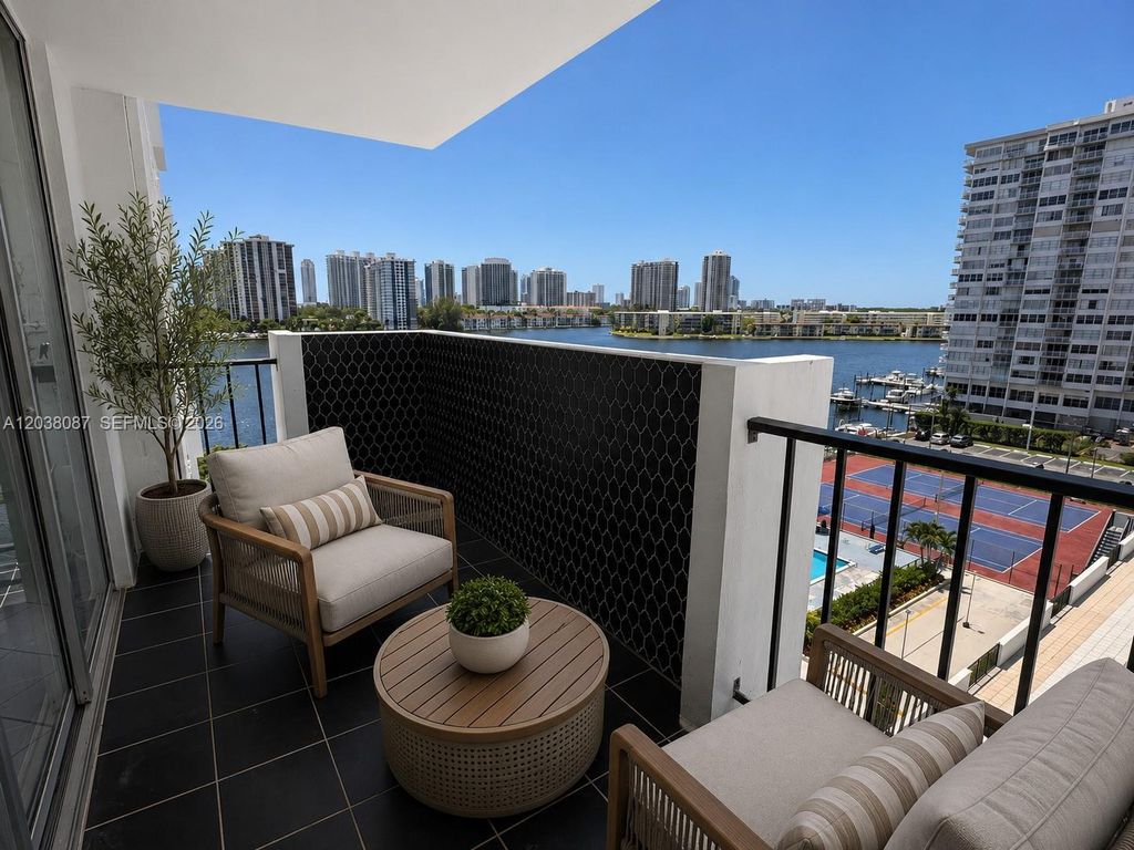 2780 NE 183rd St 810, Aventura, FL 33160