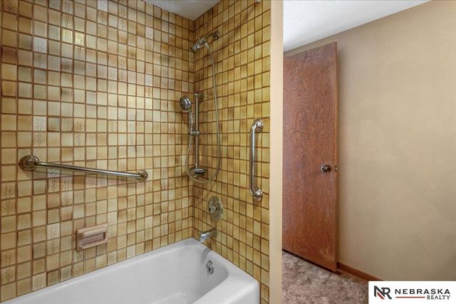 2801 Park Place Drive, Lincoln, NE 68506