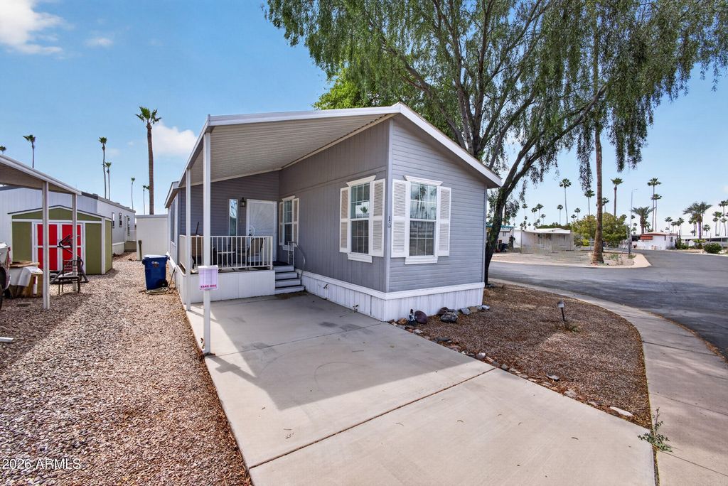Image 4 of property listing at 2701 E ALLRED Avenue 16, Mesa, AZ 85204