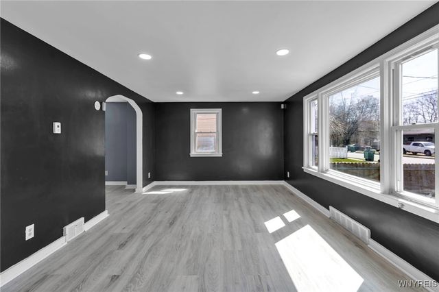 9304 Cayuga Drive, Niagara Falls, NY 14304