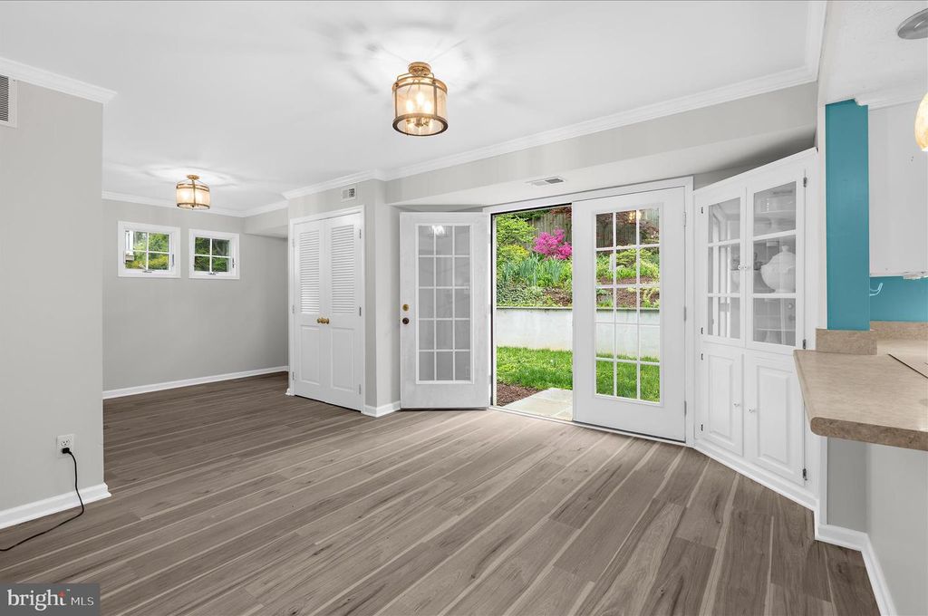 Image 15 of property listing at 1126 NEPTUNE PL, Annapolis, MD 21409