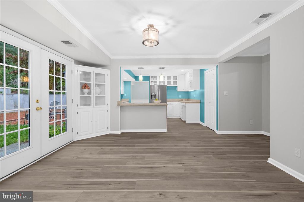 Image 16 of property listing at 1126 NEPTUNE PL, Annapolis, MD 21409