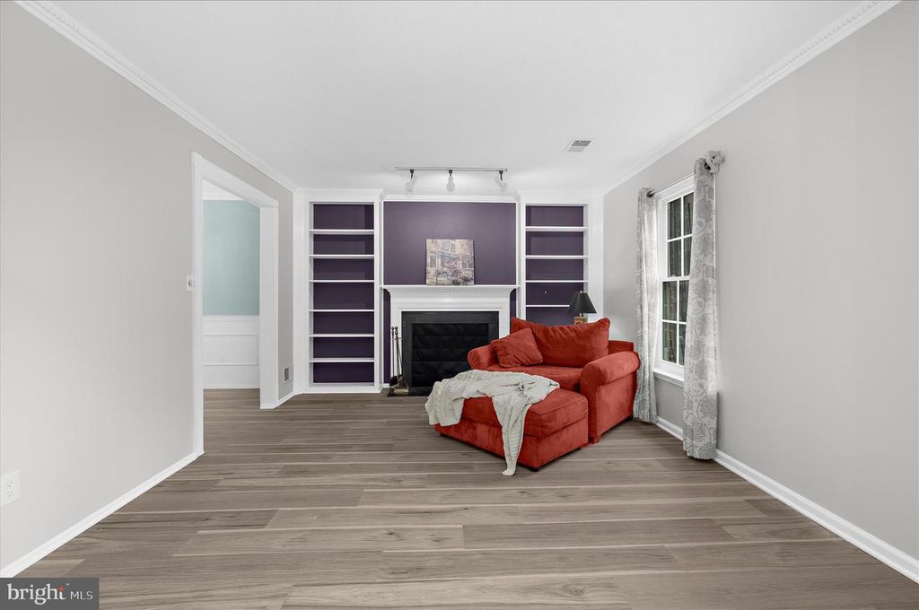 Image 2 of property listing at 1126 NEPTUNE PL, Annapolis, MD 21409