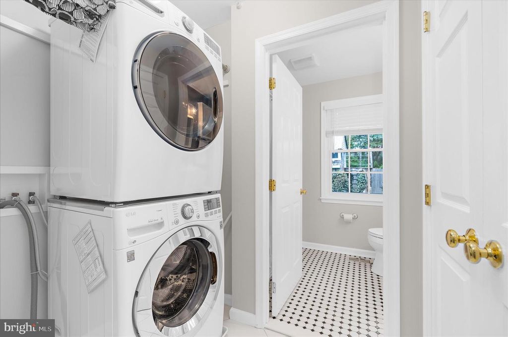 Image 32 of property listing at 1126 NEPTUNE PL, Annapolis, MD 21409