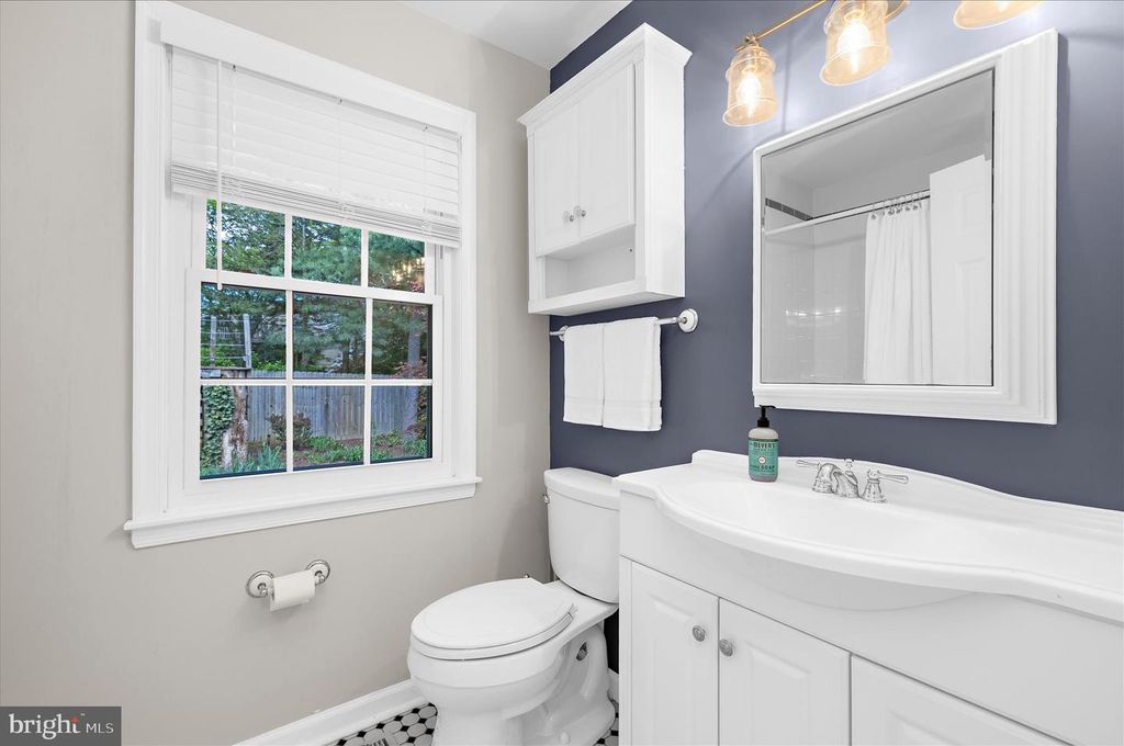 Image 33 of property listing at 1126 NEPTUNE PL, Annapolis, MD 21409