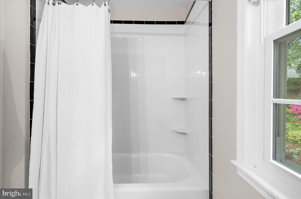 Image 35 of property listing at 1126 NEPTUNE PL, Annapolis, MD 21409