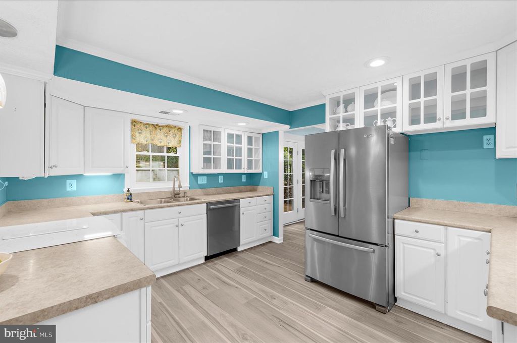 Image 4 of property listing at 1126 NEPTUNE PL, Annapolis, MD 21409