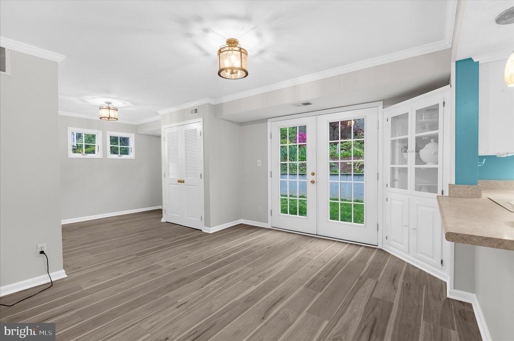 Image 5 of property listing at 1126 NEPTUNE PL, Annapolis, MD 21409