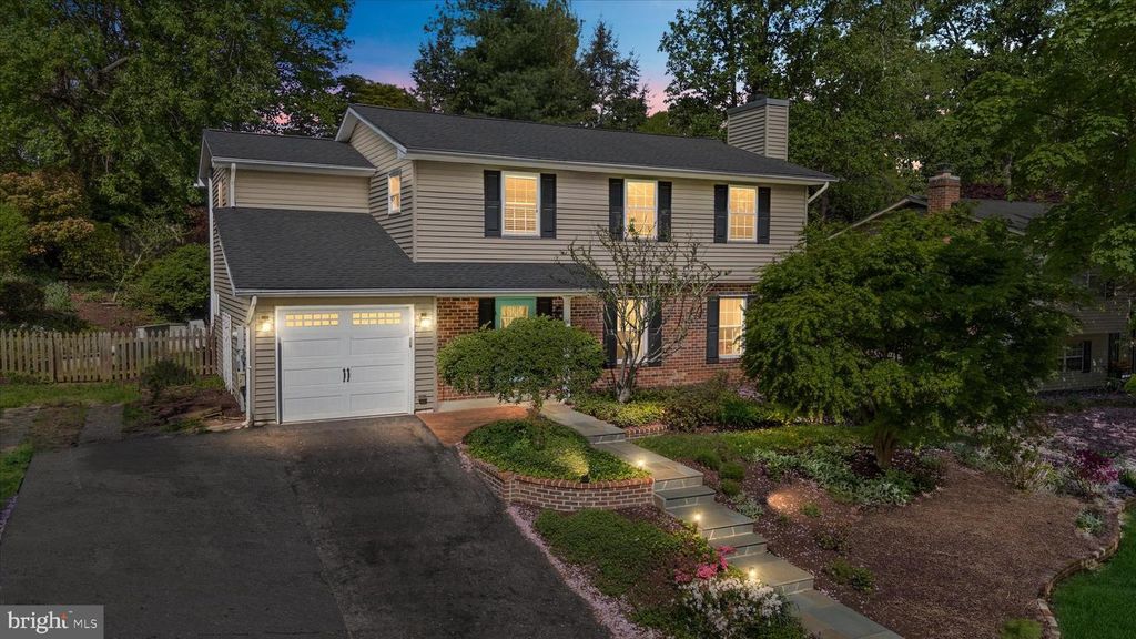 Image 6 of property listing at 1126 NEPTUNE PL, Annapolis, MD 21409