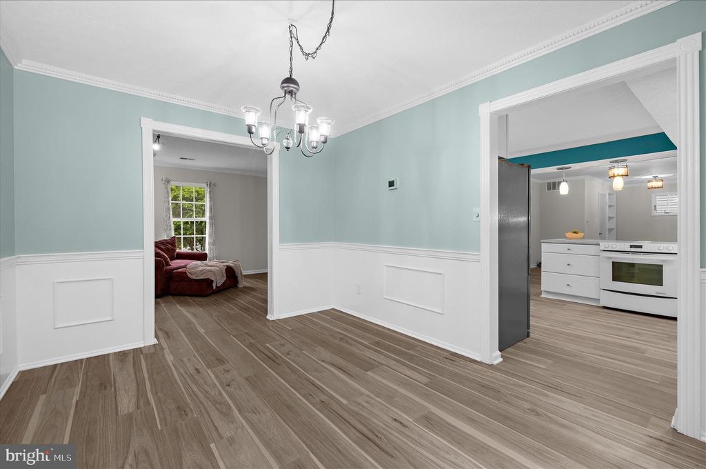 Image 9 of property listing at 1126 NEPTUNE PL, Annapolis, MD 21409