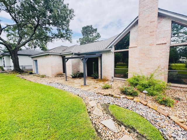20402 Sunny Shores Dr, Humble, TX 77346