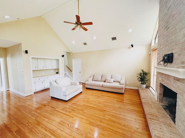 20402 Sunny Shores Dr, Humble, TX 77346