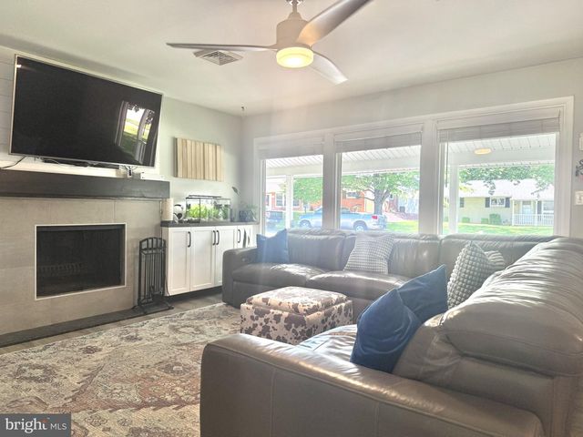 132 YORKSHIRE DR, Mechanicsburg, PA 17055