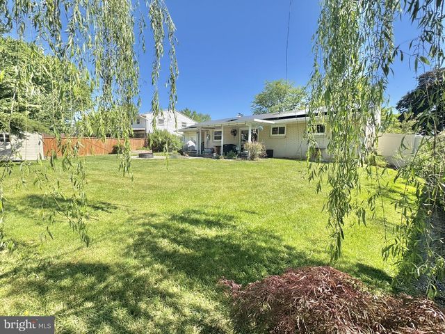 132 YORKSHIRE DR, Mechanicsburg, PA 17055