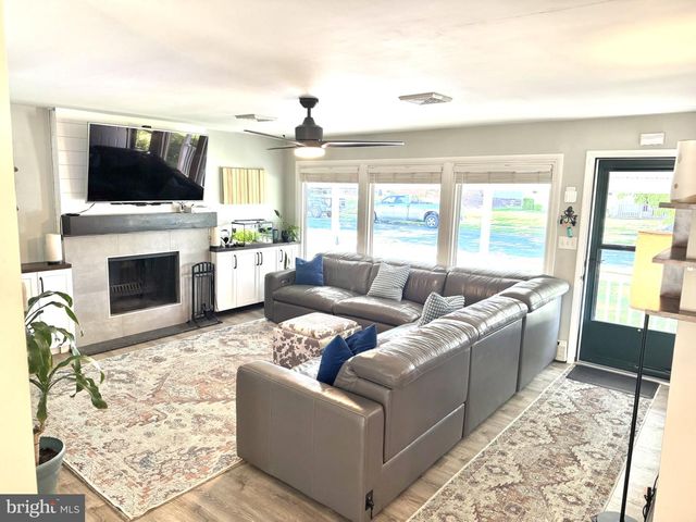132 YORKSHIRE DR, Mechanicsburg, PA 17055